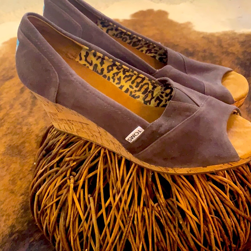 Tom’s suede wedge NWOT